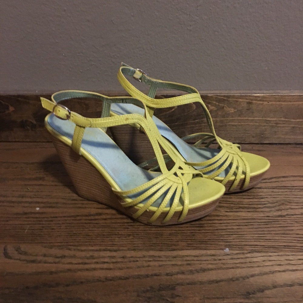 Seychelles yellow wedges